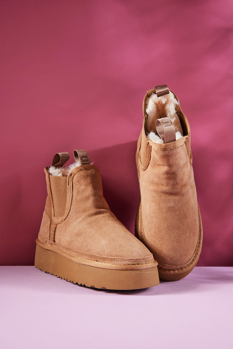 UGG Chelsea On The Land Suede Shearling Boots - Chestnut
