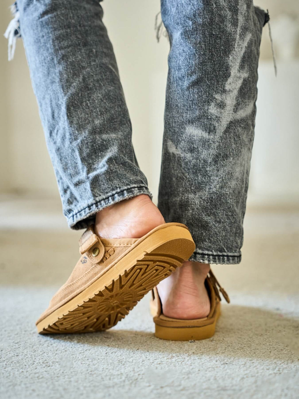 UGG Lyla Suede Slingback Scuff Slipper - Chestnut