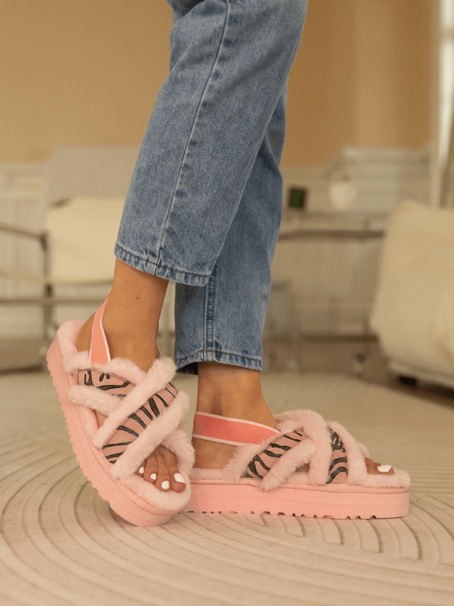 UGG Roar Wool-Lined Criss-Cross Strap Slipper - Pink