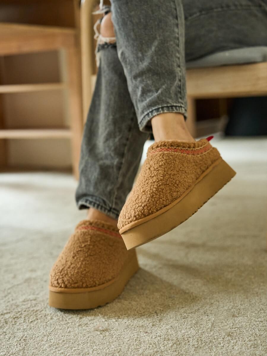 UGG Shepherd Tasman Platform Bootie - Chestnut