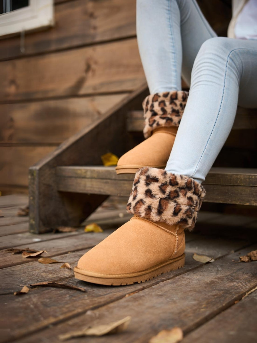 UGG Adelene Sherpa Woolen Boots - Chestnut
