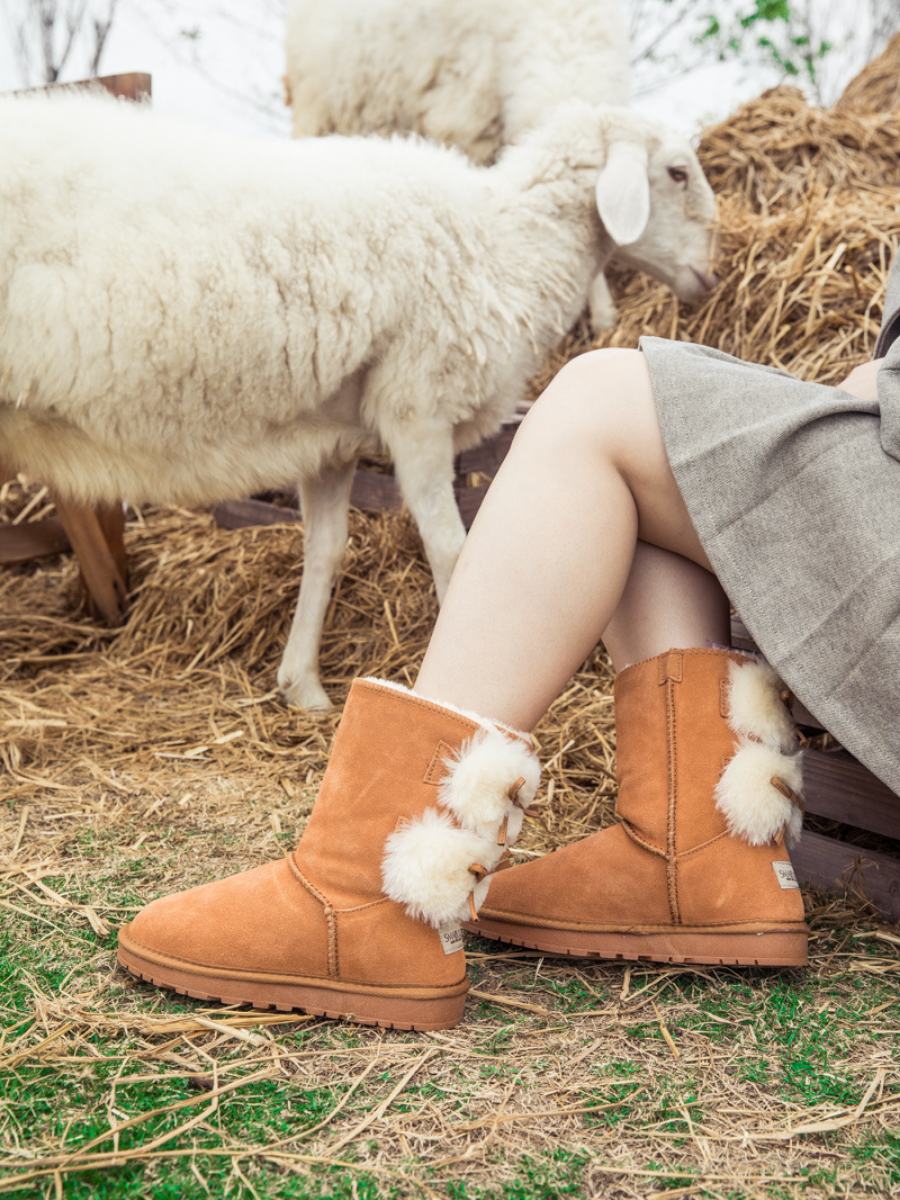 UGG Back Woollen Bow Suede Boots - Chestnut