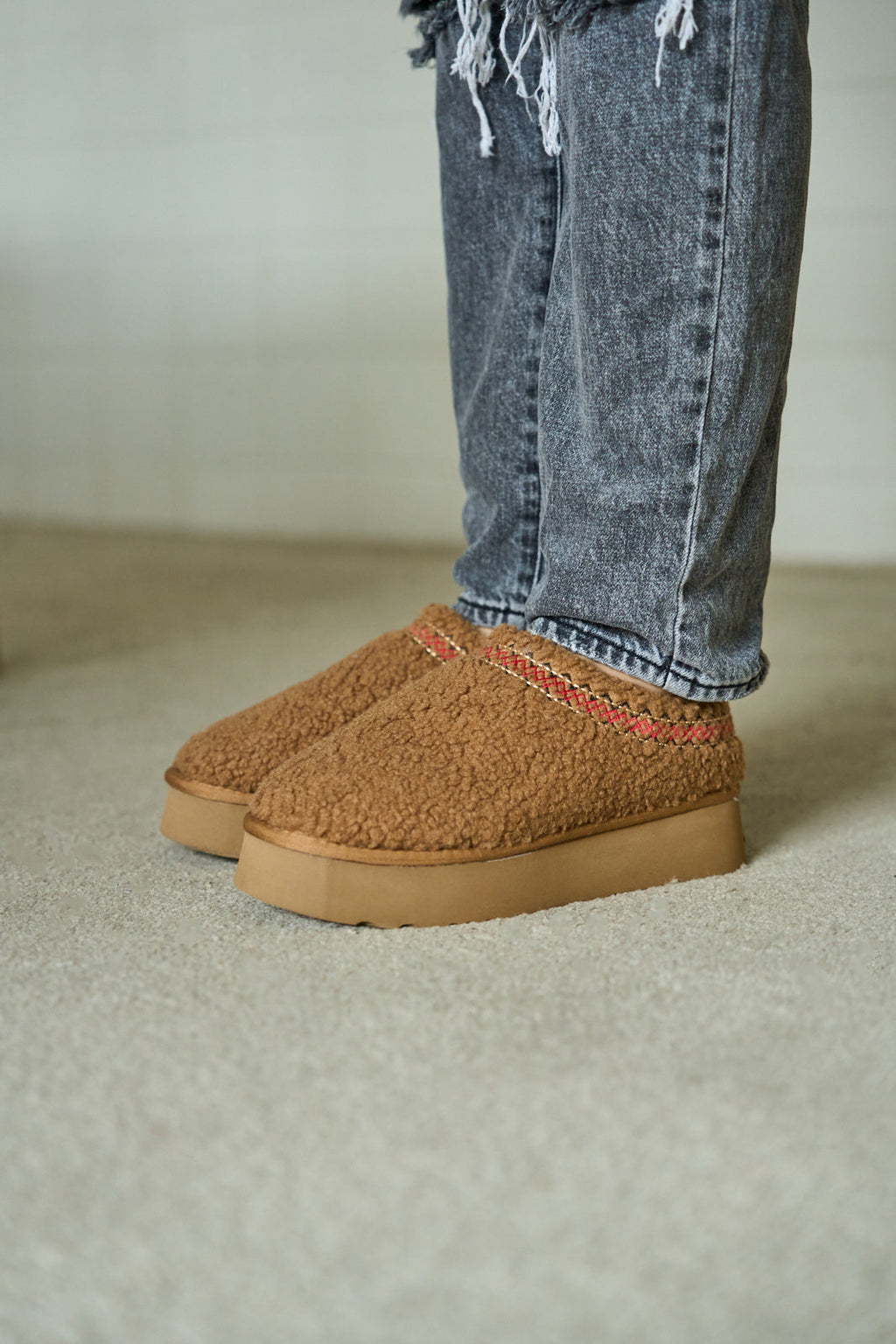 UGG Shepherd Tasman Platform Bootie - Chestnut