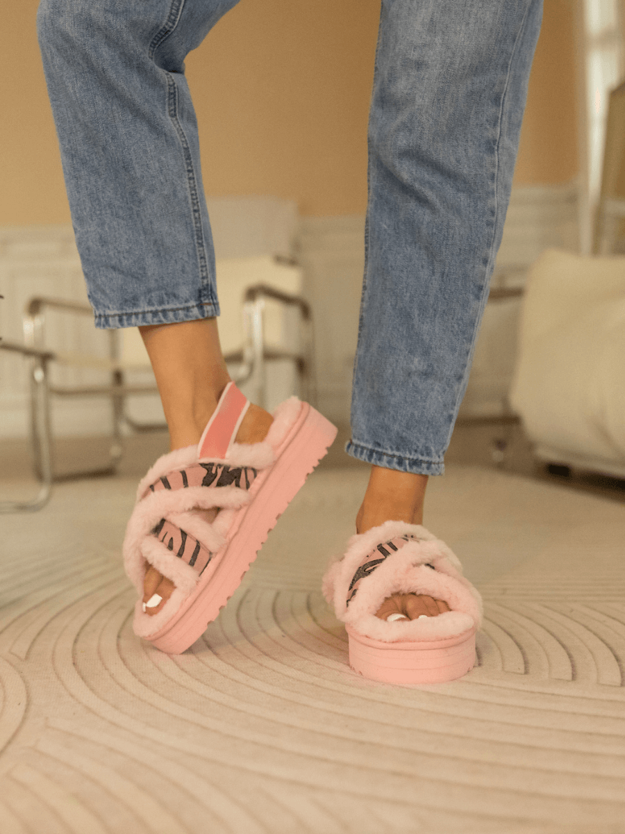 UGG Roar Wool-Lined Criss-Cross Strap Slipper - Pink