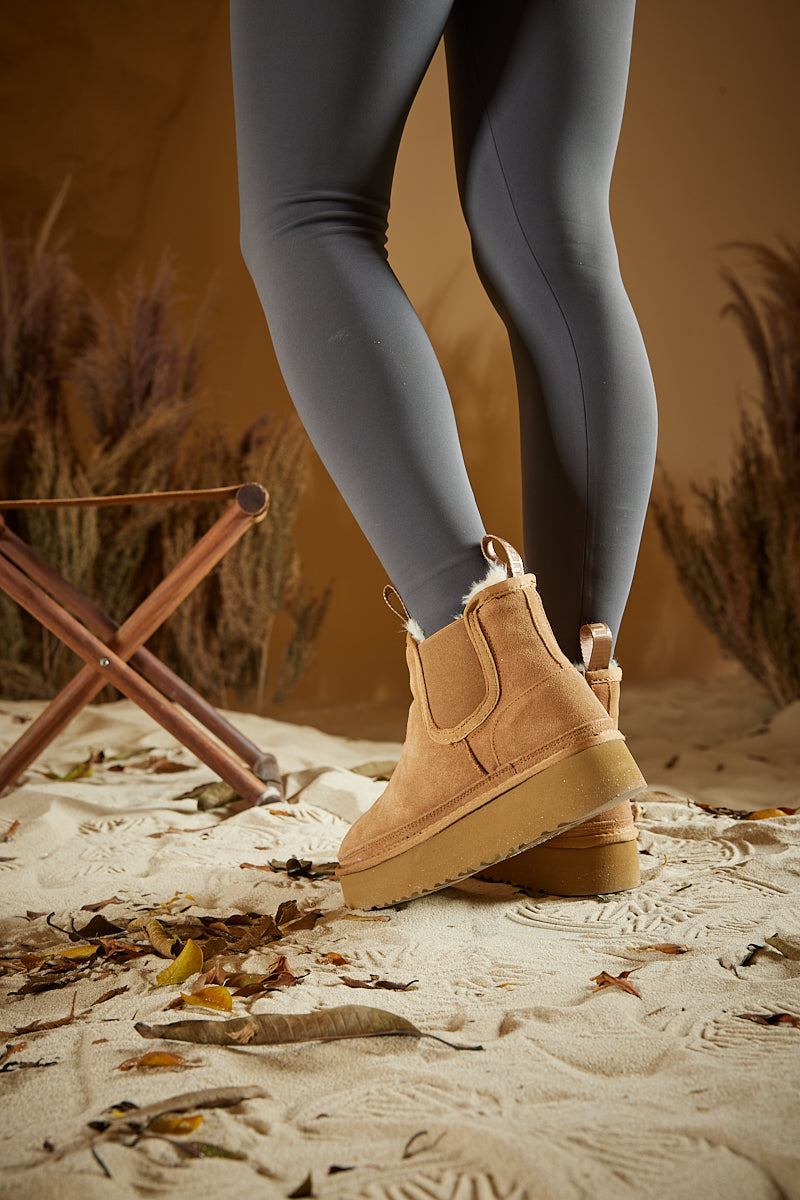 UGG Chelsea On The Land Suede Shearling Boots - Chestnut