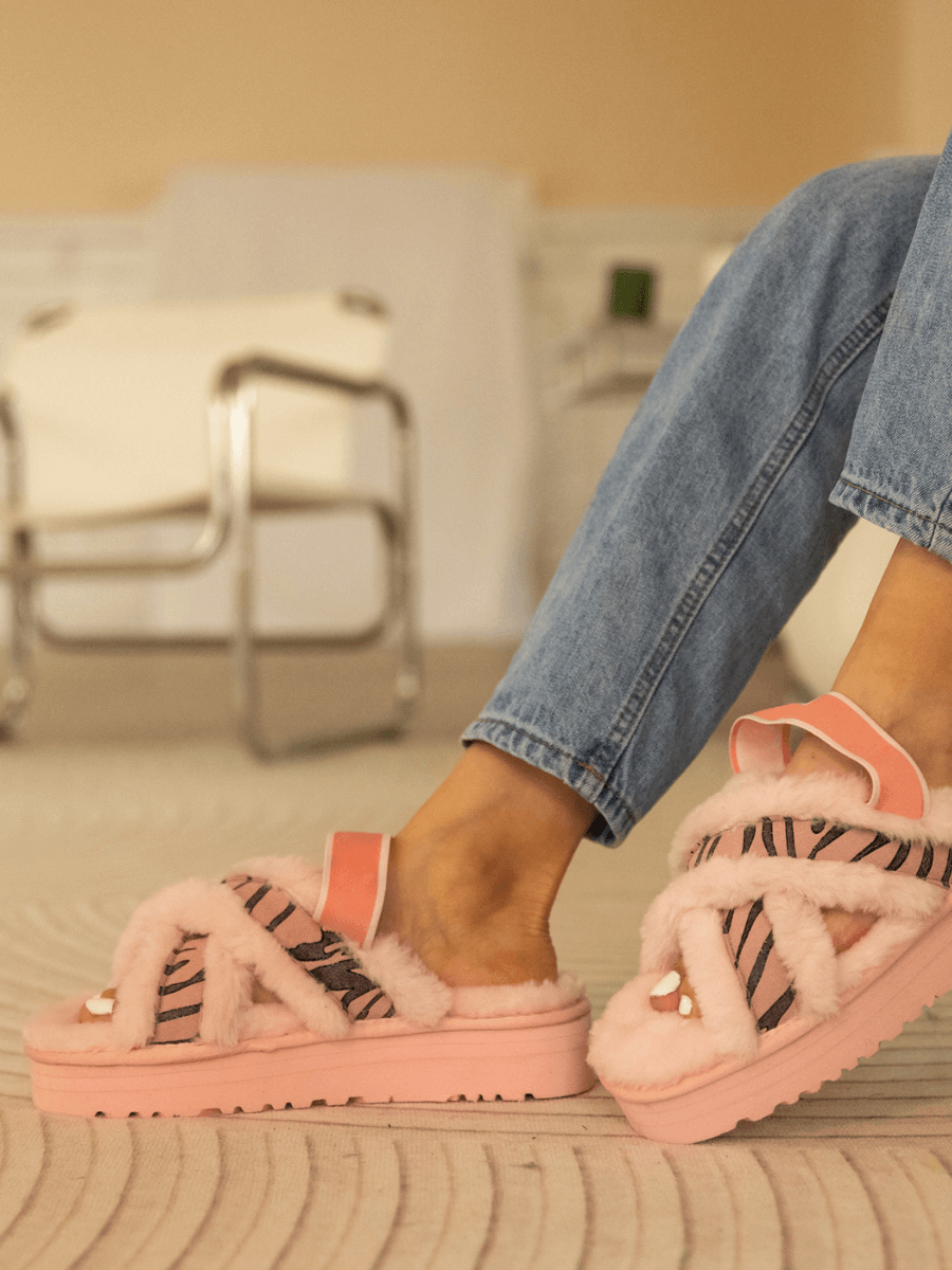 UGG Roar Wool-Lined Criss-Cross Strap Slipper - Pink