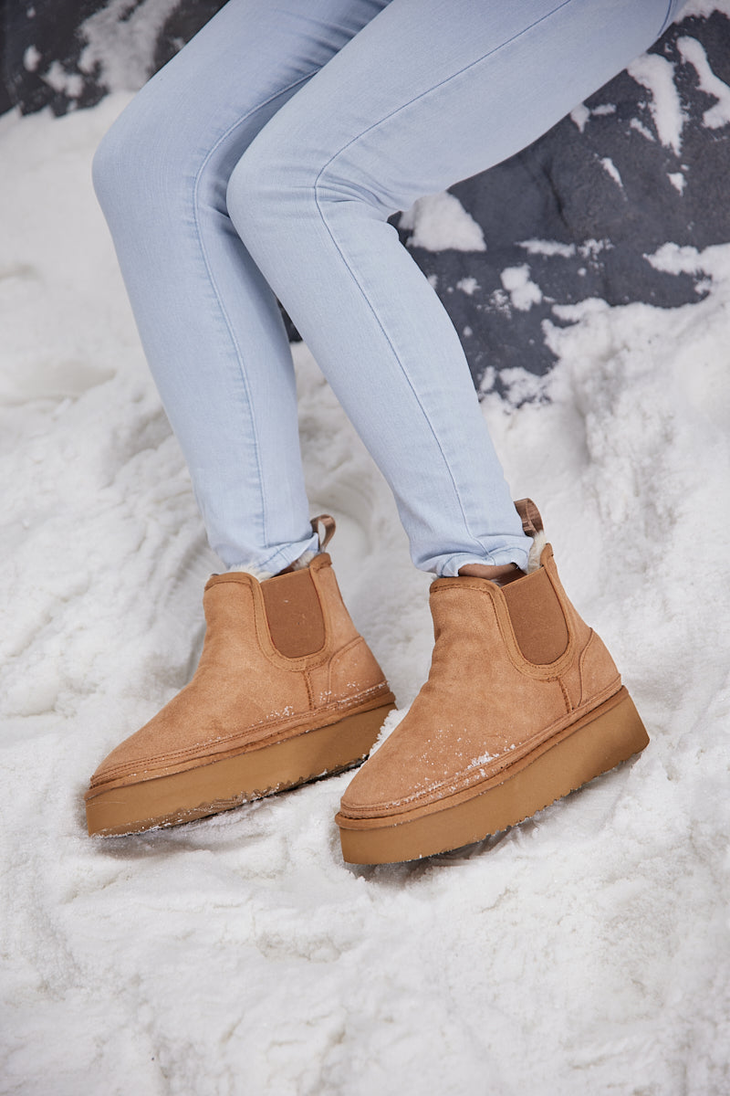 UGG Chelsea On The Land Suede Shearling Boots - Chestnut