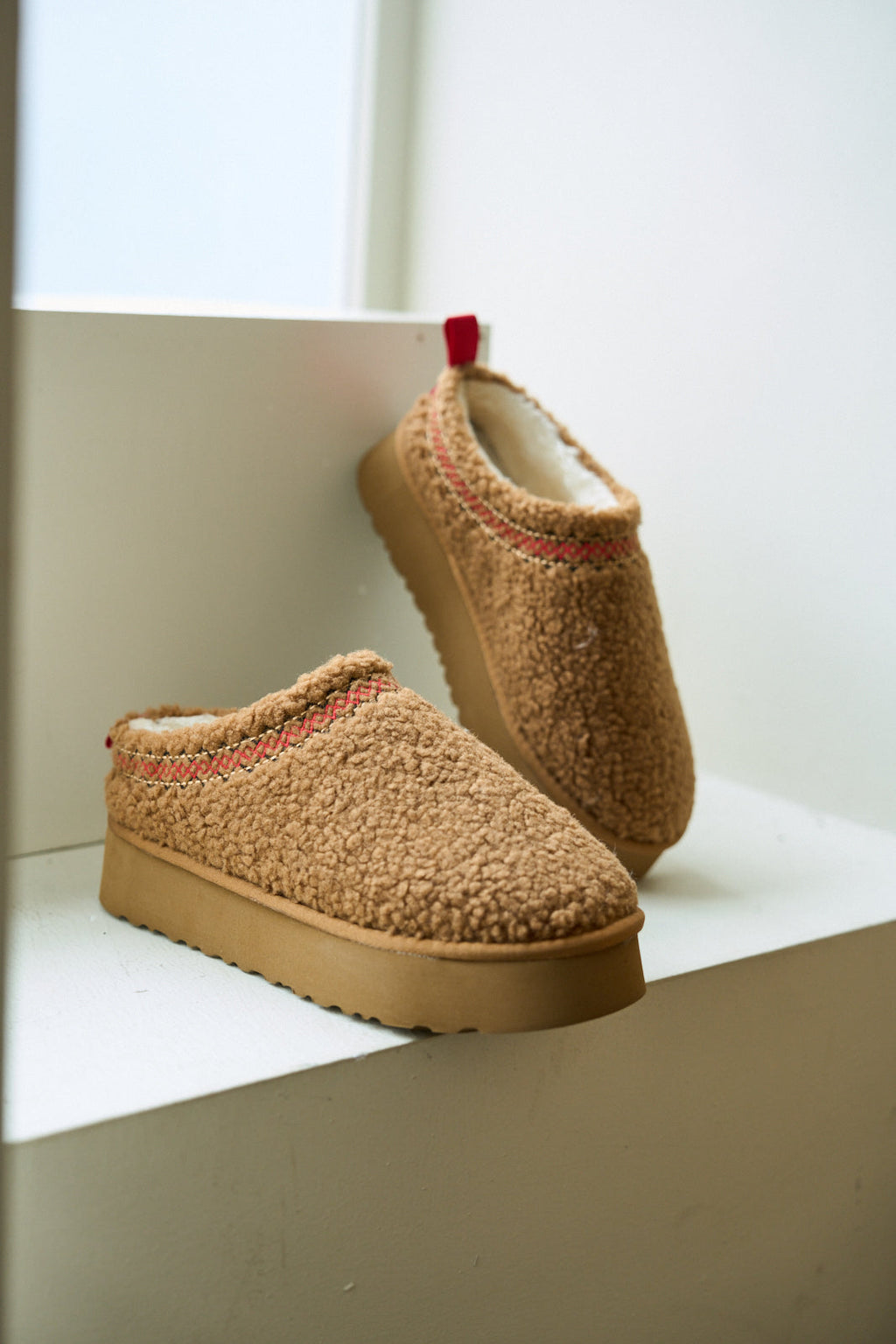 UGG Shepherd Tasman Platform Bootie - Chestnut