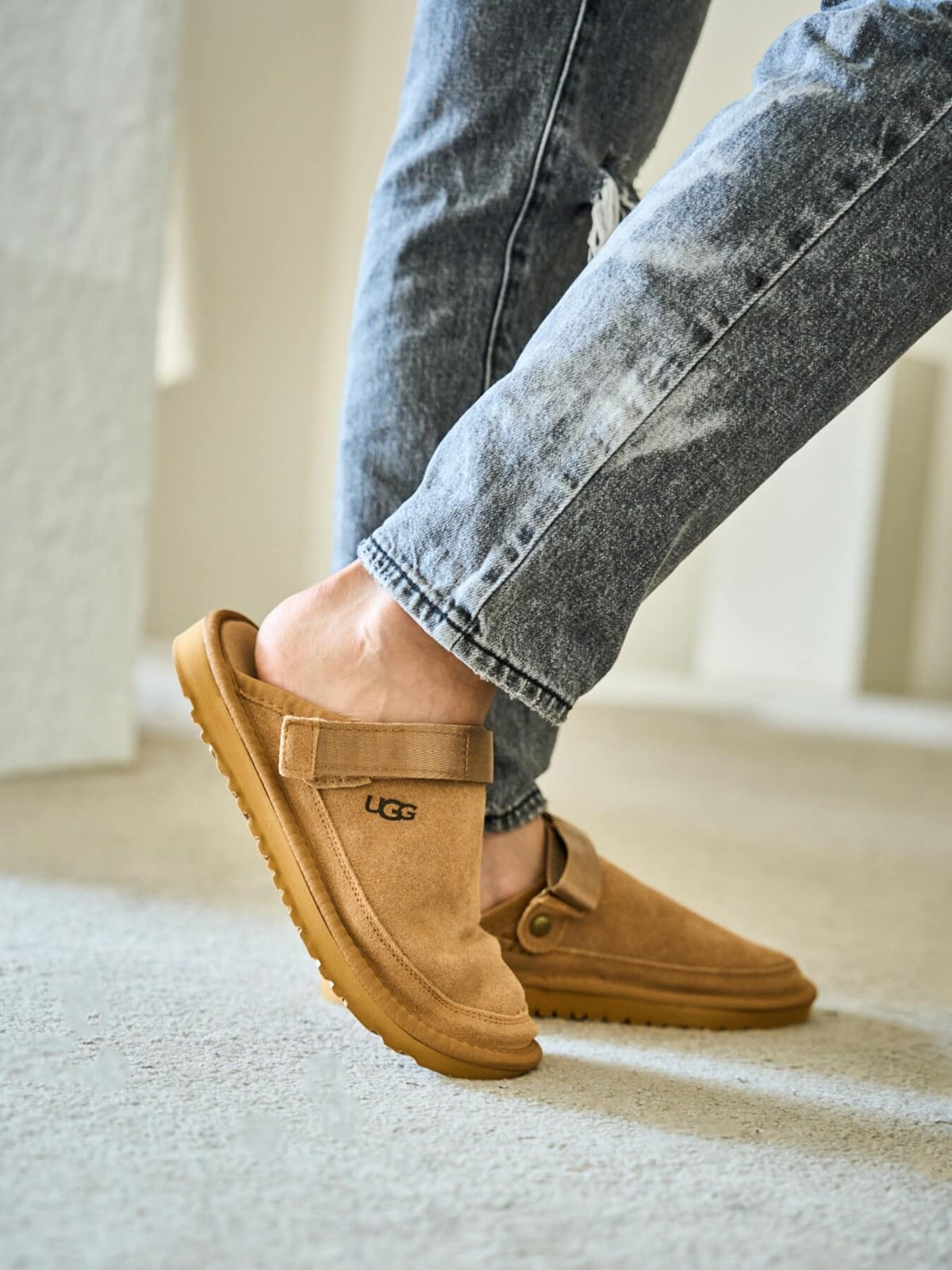 UGG Lyla Suede Slingback Scuff Slipper - Chestnut