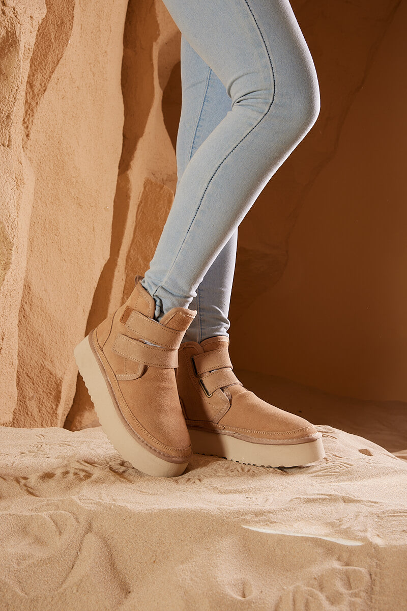 UGG Arlene Suede Platform Boots - Sand